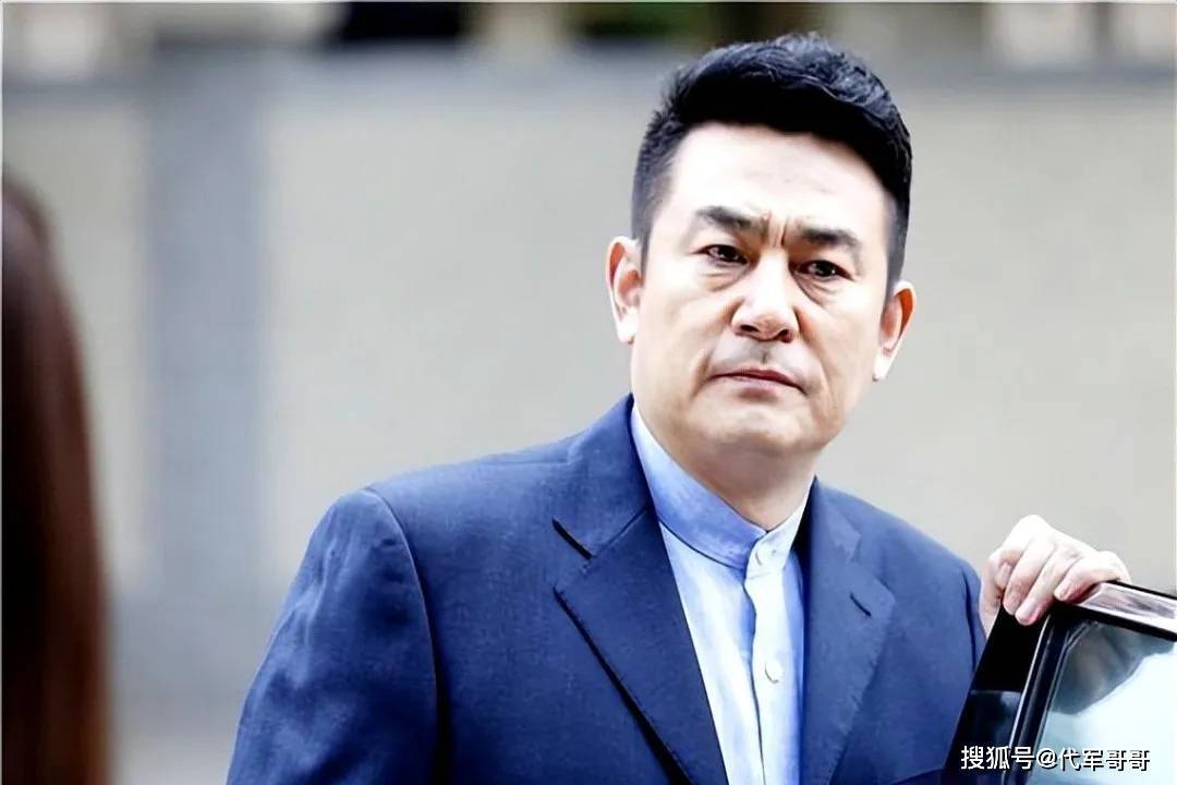 62岁李洪涛近况曝光！娶圈外美女生下一子，如今婚姻幸福成人生赢家