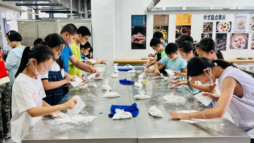 赴一场“甜蜜挑战”！孩子们“烤”出了夏天的味道