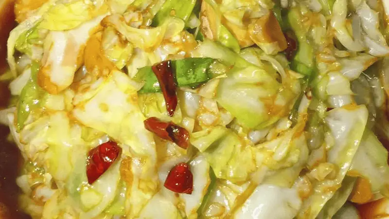 三伏天清炒包菜,酱汁一浇最开胃,比凉拌菜更下饭