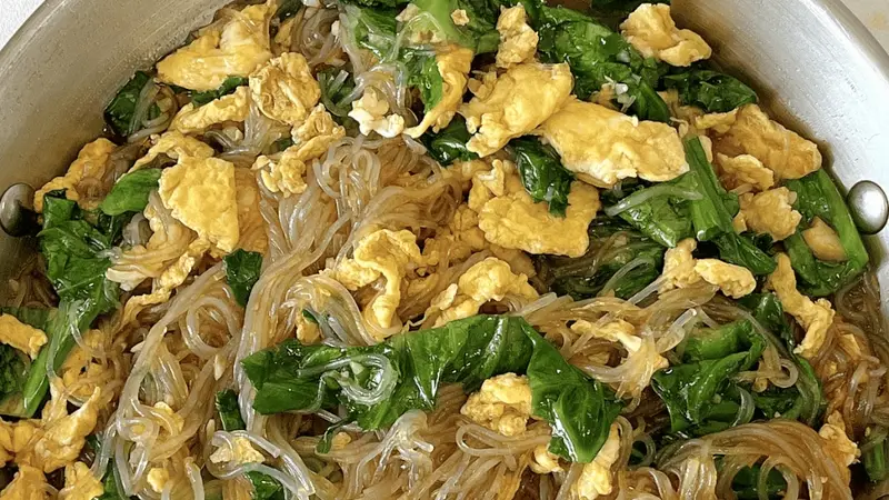 生菜鸡蛋炒粉丝:清爽家常菜中的火候与口感秘诀