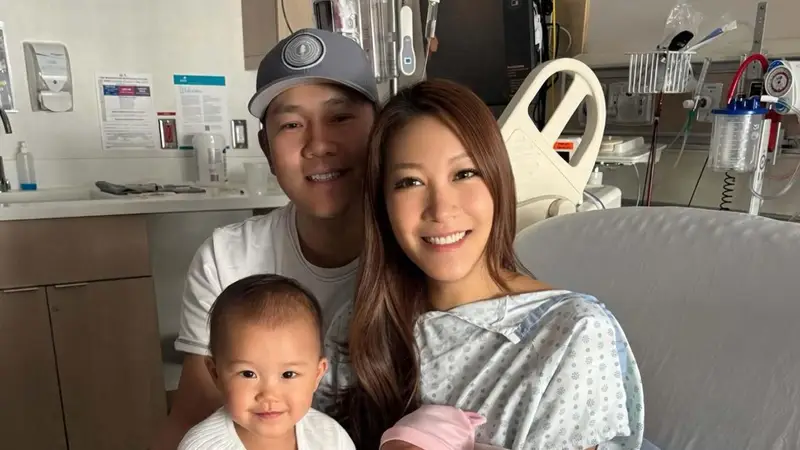 恭喜！周美欣顺产二胎女儿，羊水破时老公一身狼狈却成温馨回忆