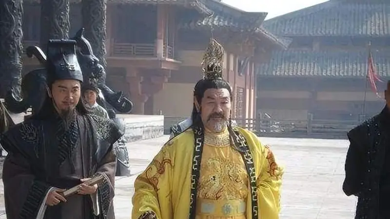 王世充兵败投降之谜：粮草断绝与城池难守