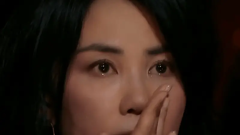谢霆锋父亲逝世，王菲身份尴尬引发舆论热议