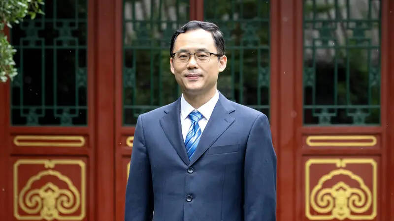 清华大学任命两位“75后”副校长