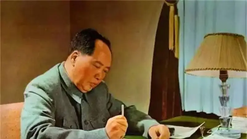 43岁毛主席写给傅作义的这封信,字迹绝对颠覆你的认知!
