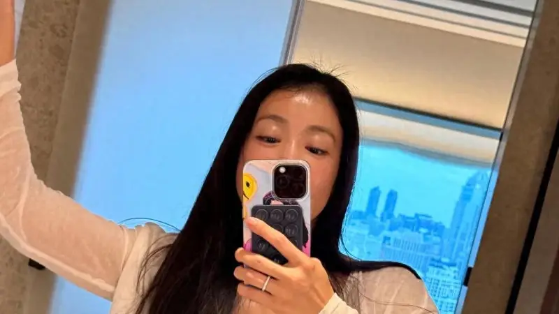 韩国女星产后神速恢复,独自生下二胎,腹肌比怀孕前还抢眼
