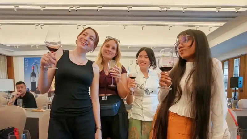 全球青年探访吴忠:舌尖上的宁夏美食与葡萄酒之旅