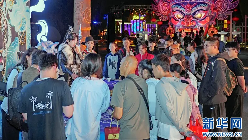 利川腾龙洞夜游盛启：世界节拍与土家风情共舞