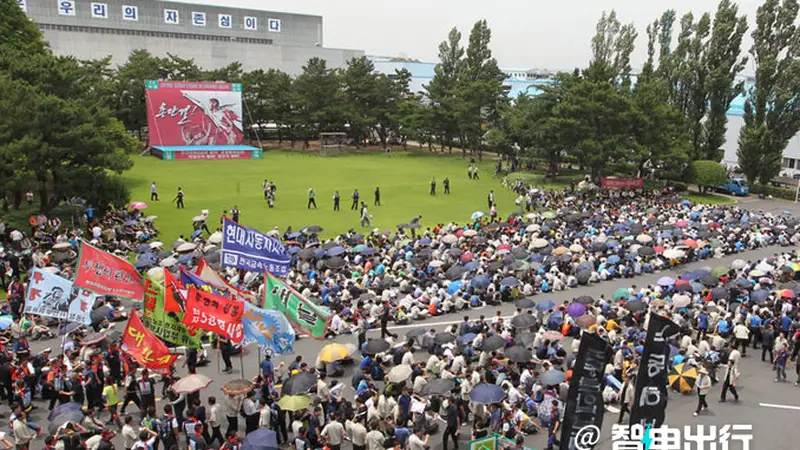 现代罢工三万工人抗议机器人上岗
