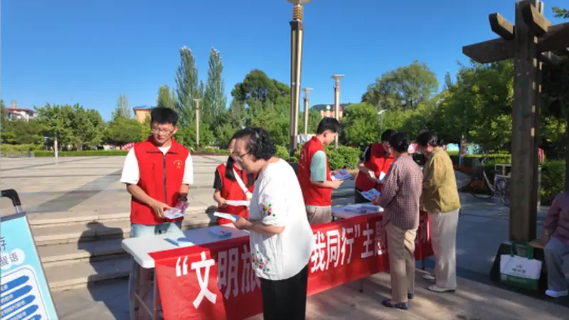 静乐县返乡大学生化身“文明使者” 环保宣传温暖人心