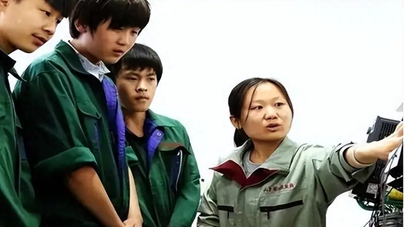 技校管理的核心底线：班主任紧盯男生安全与女生成长风险，筑牢青春成长防线