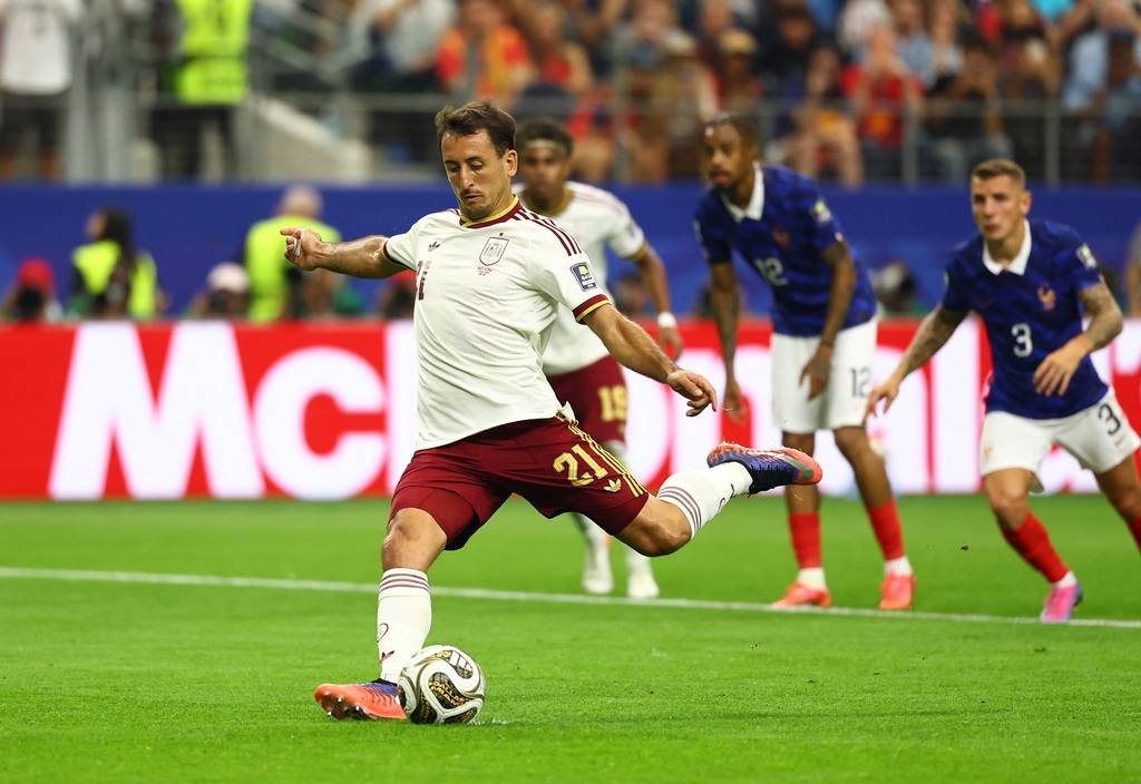 世界杯-亚马尔造点奥亚萨瓦尔罚中 西班牙半场1-0法国
