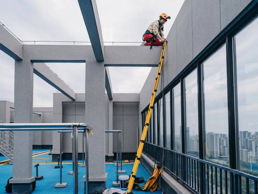 一位单亲妈妈，在「城市高空」工作的八年