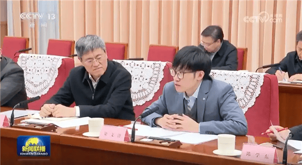 DeepSeek梁文锋身价2440亿 登顶全球AI圈新首富