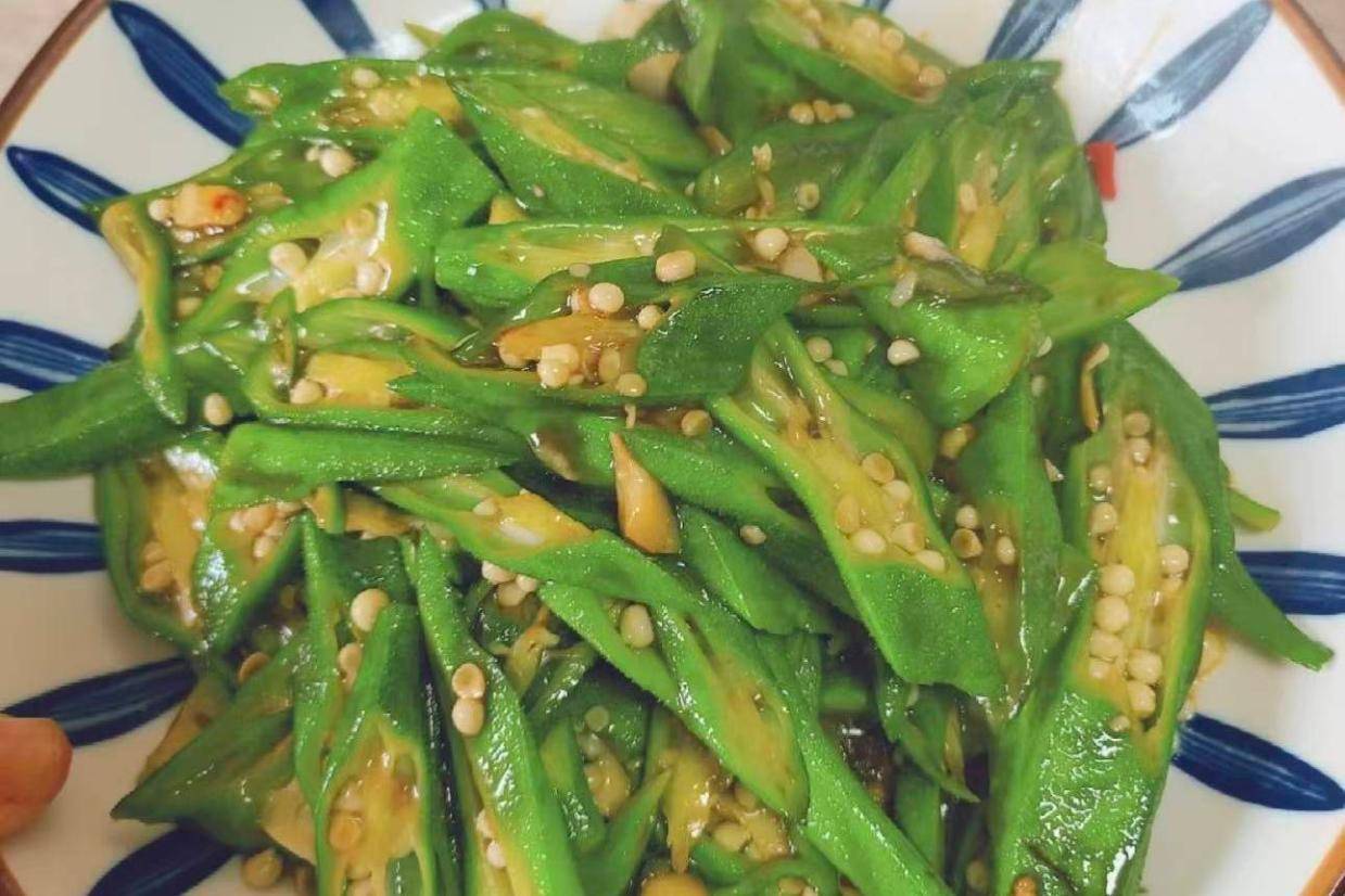秋葵这样炒竟这么香？简单几步，脆嫩入味不黏糊，全家抢着吃