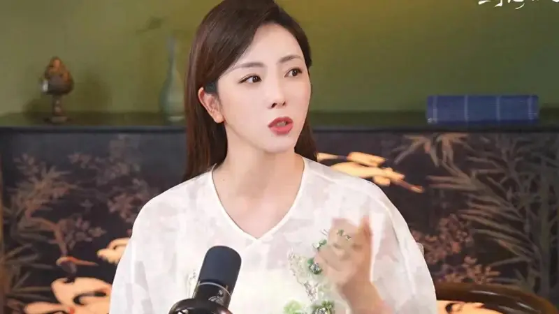 李思思头胎剖腹产紧张到发抖，二胎却成手术室里最能聊的产妇
