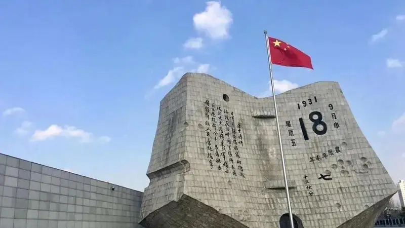 邓小平审阅死刑名单，看到一国军上将，大惊：立刻放人，登门道歉