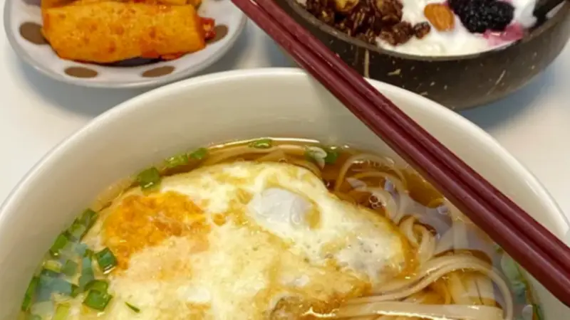 汤清味醇甘香内敛,一口清汤面尝尽食材本味