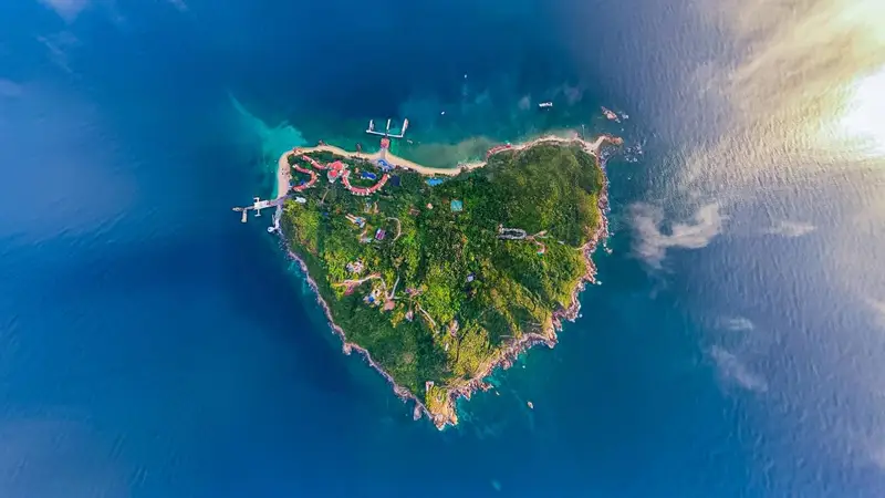 2026旅游合同审查要点:费用明细与关键条款必看