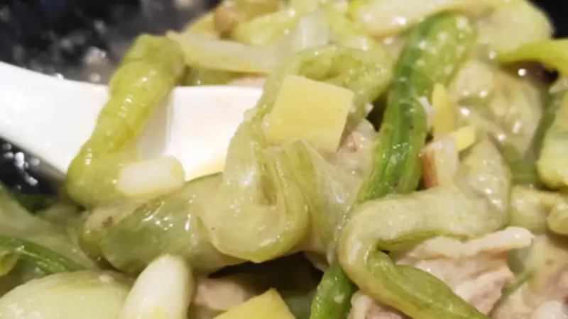 芋苗煲拌饭：软烂滑润咸香入味的一绝
