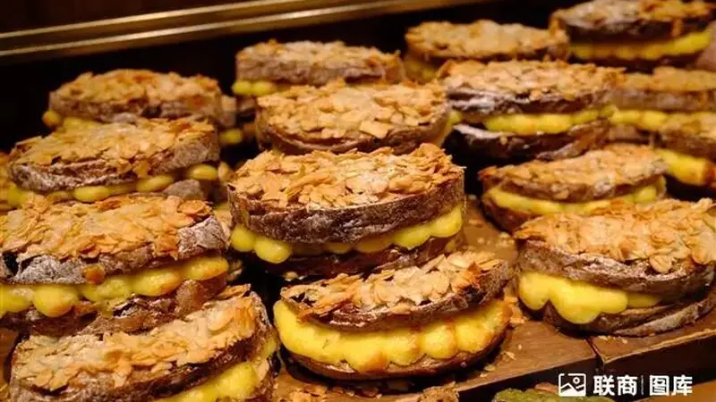 烘焙一年关掉超8万家，桃李鲍师傅们被迫“开餐厅”