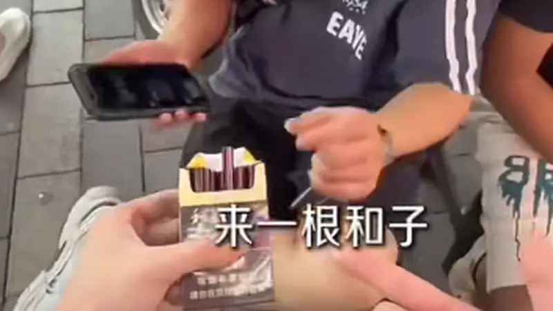 深圳糖水店老板发烟致歉 顾客有权自主选择是否吸烟
