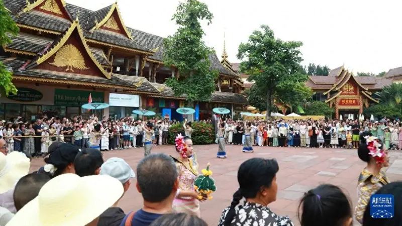 暑期文旅热度高涨 烟火旅程点燃内需新引擎