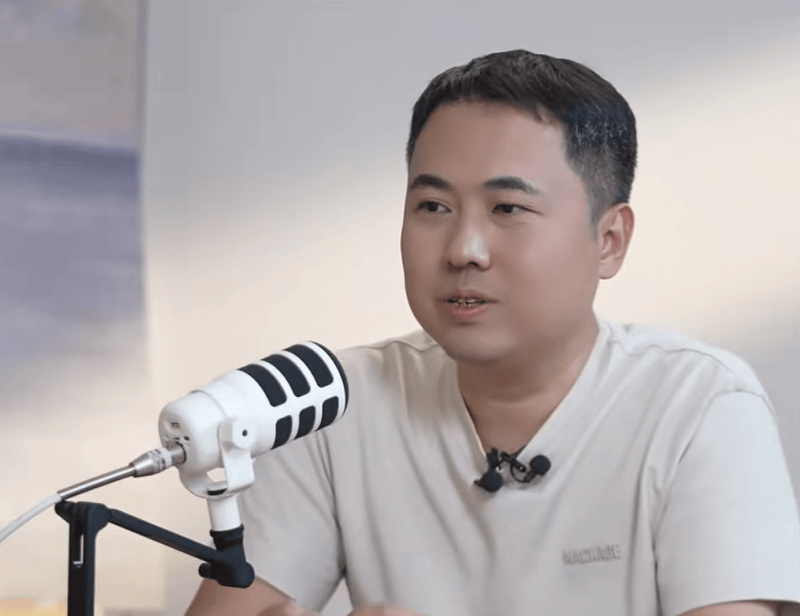 “充电宝一哥”港股上市首日一度跌超9%，CEO此前称：充电宝大概率过几年就“死”了