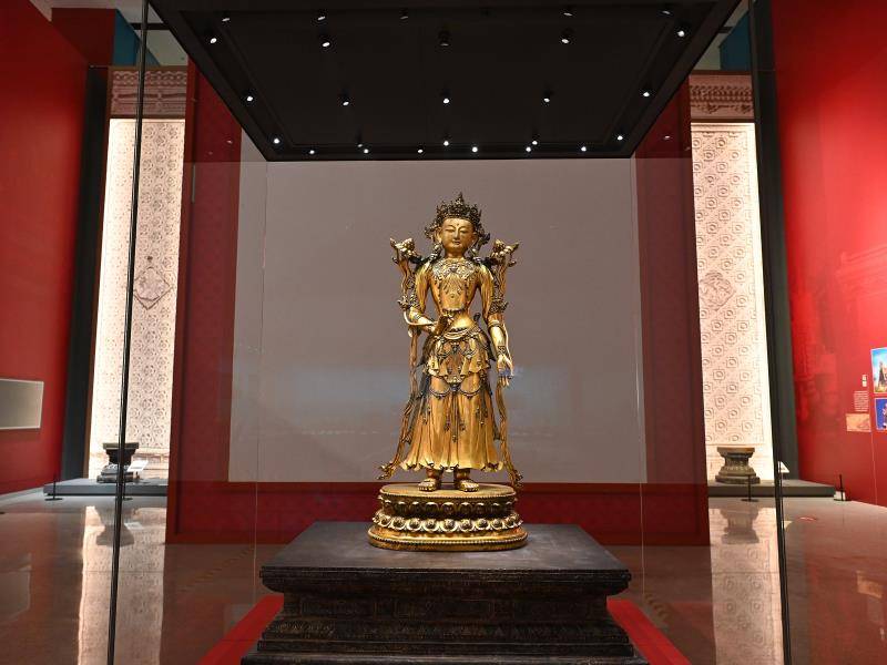 展出馆方回应永乐款菩萨像上现TCL广告：已向出借单位反馈