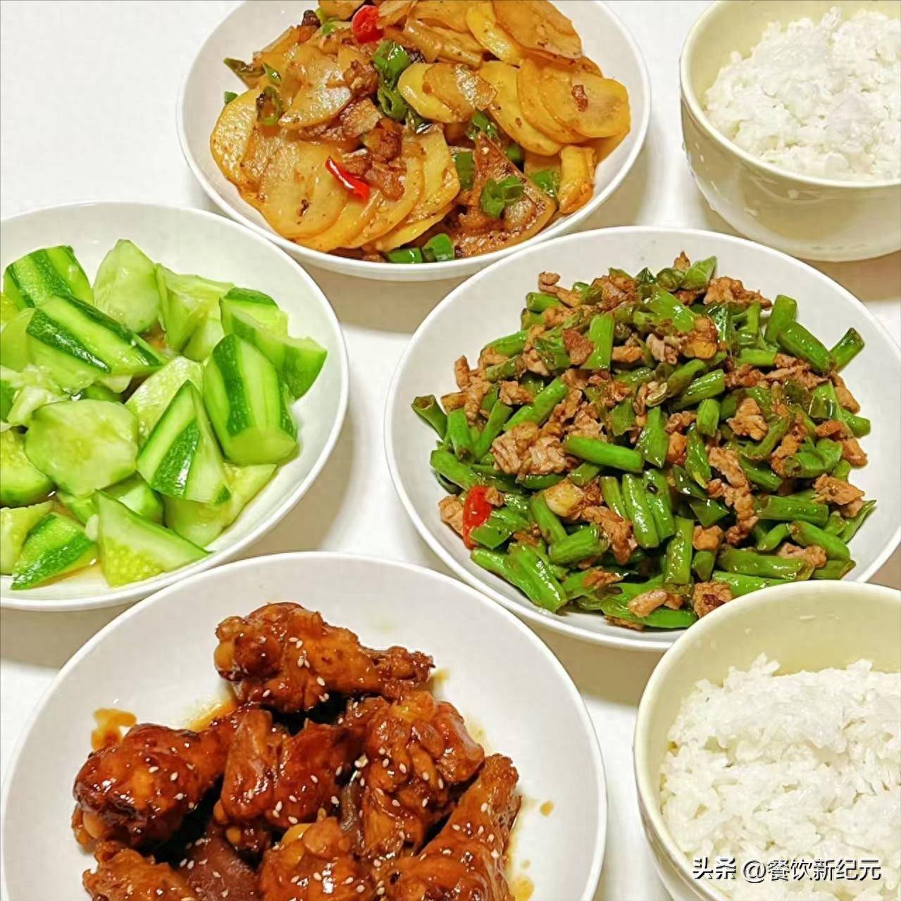 下班后给家人做的晚餐，满满烟火气，网友:才花18块钱，真厉害