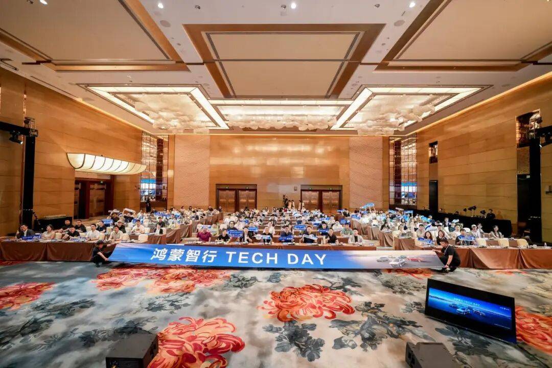 华为途灵平台，给底盘装上“会思考的大脑”