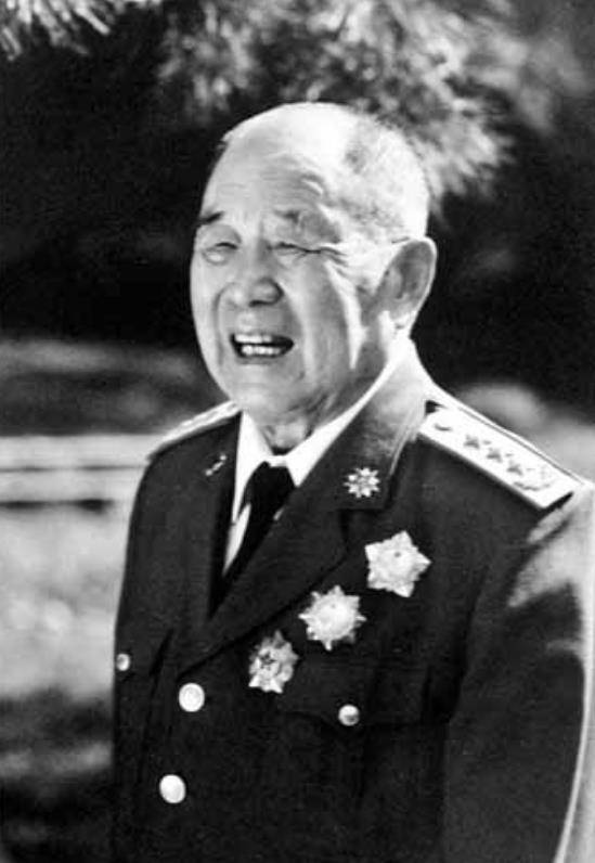 77年李德生探望叶剑英，席间叶帅突然提点：你去看看你们的老政委