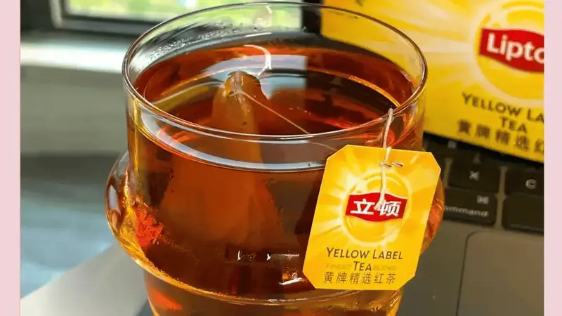 袋泡茶卖得好好的，非要跟东方树叶抢地盘，顶流明星肖战也救不了茶里一步步走向衰败
