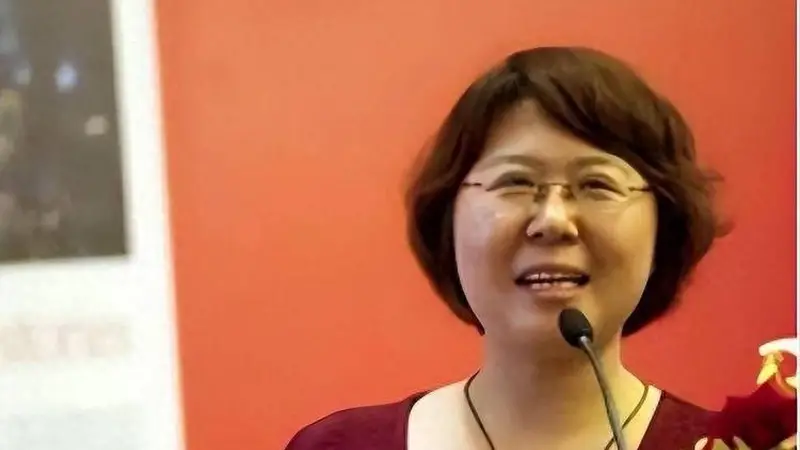 拔出萝卜带出泥?贾浅浅落槌后,莫言女儿管笑笑深陷抄袭质疑