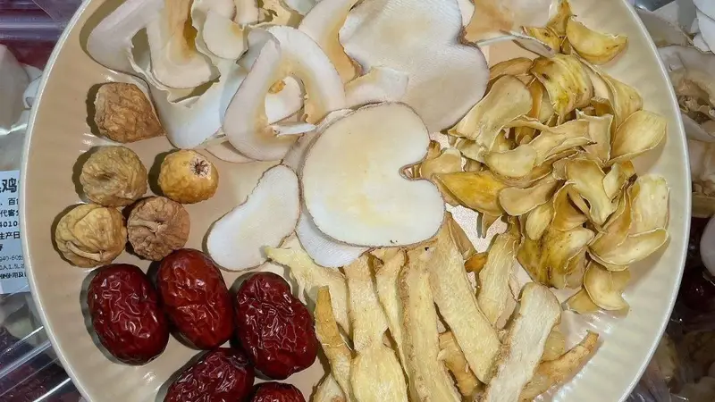夏季消暑煲汤：这些食材让全家喝出好气色