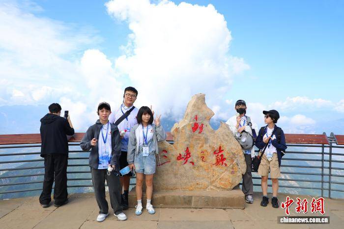 两岸青年在“中华诗城”重庆奉节体悟诗词之美