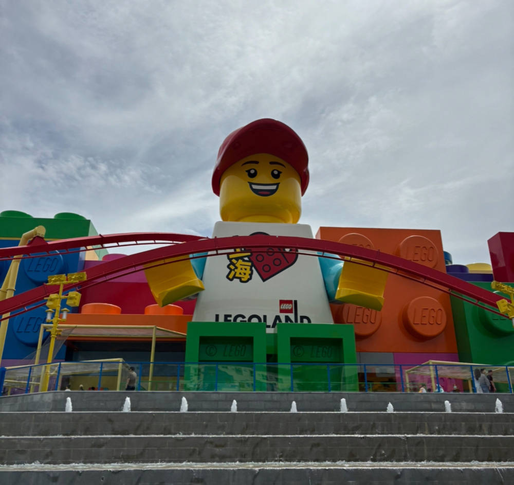 上海乐高乐园迎来周岁庆：一年接待游客超200万人次，亲子客群占比超八成