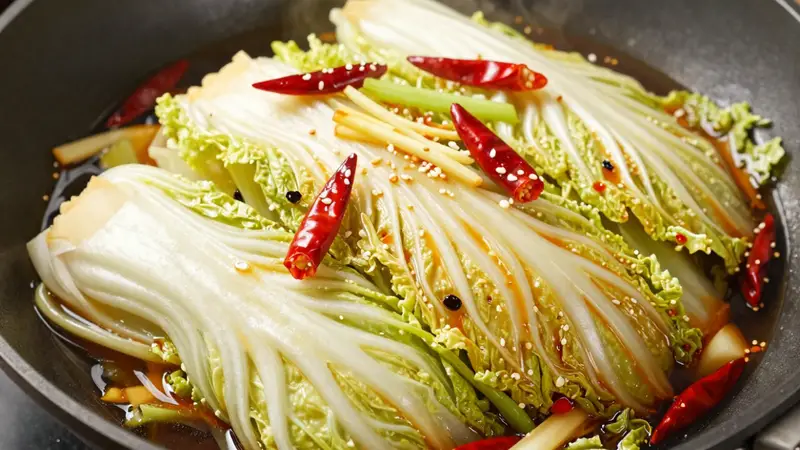 锅烧白菜脆嫩入味的关键秘诀 这些处理技巧让它比肉还香
