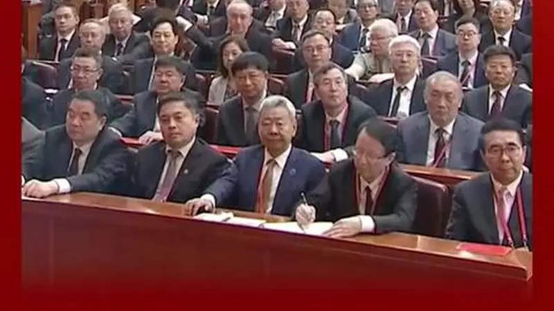 近镜头|温暖瞬间 深切关怀