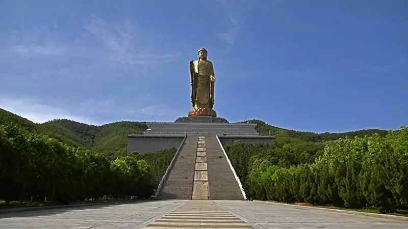 曾耗费12亿人民币修建完成的“世界最高佛”，如今水喝不起拜不起