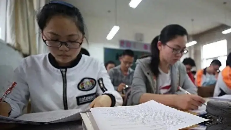 谁在批量制造“伪天才”?