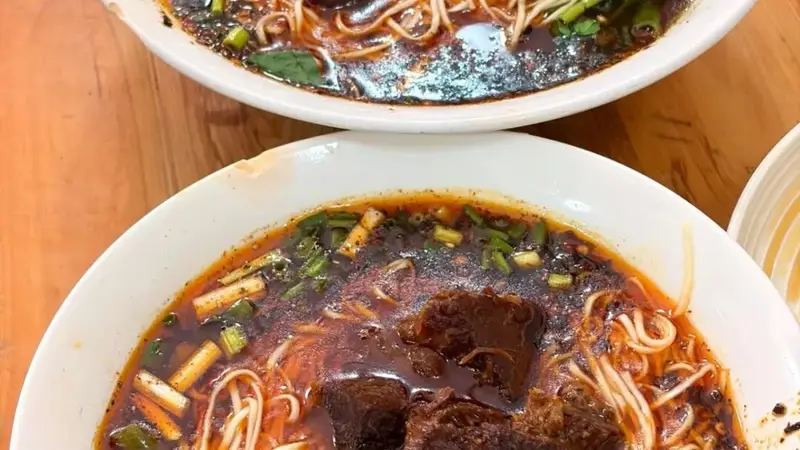 跟着省运游内江|甜城的晨光，从一碗鲜香牛肉面填满的味蕾开始