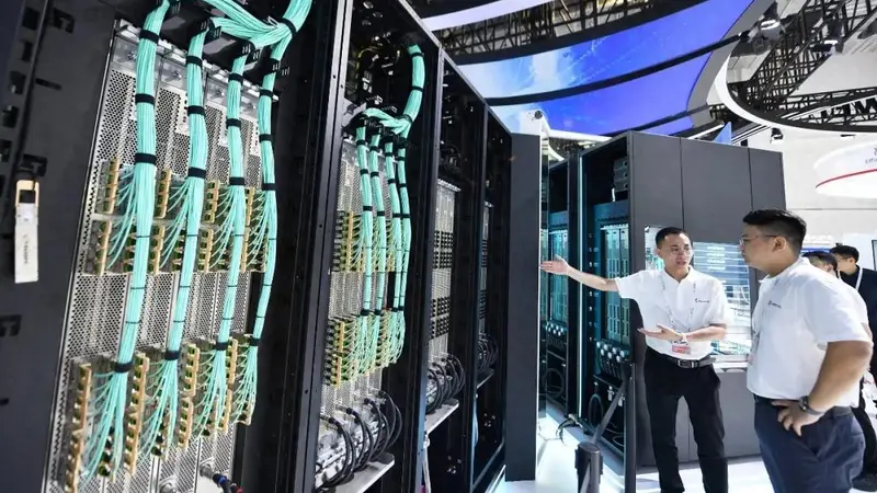 亿级造价黑色机柜成焦点 超节点技术站上C位