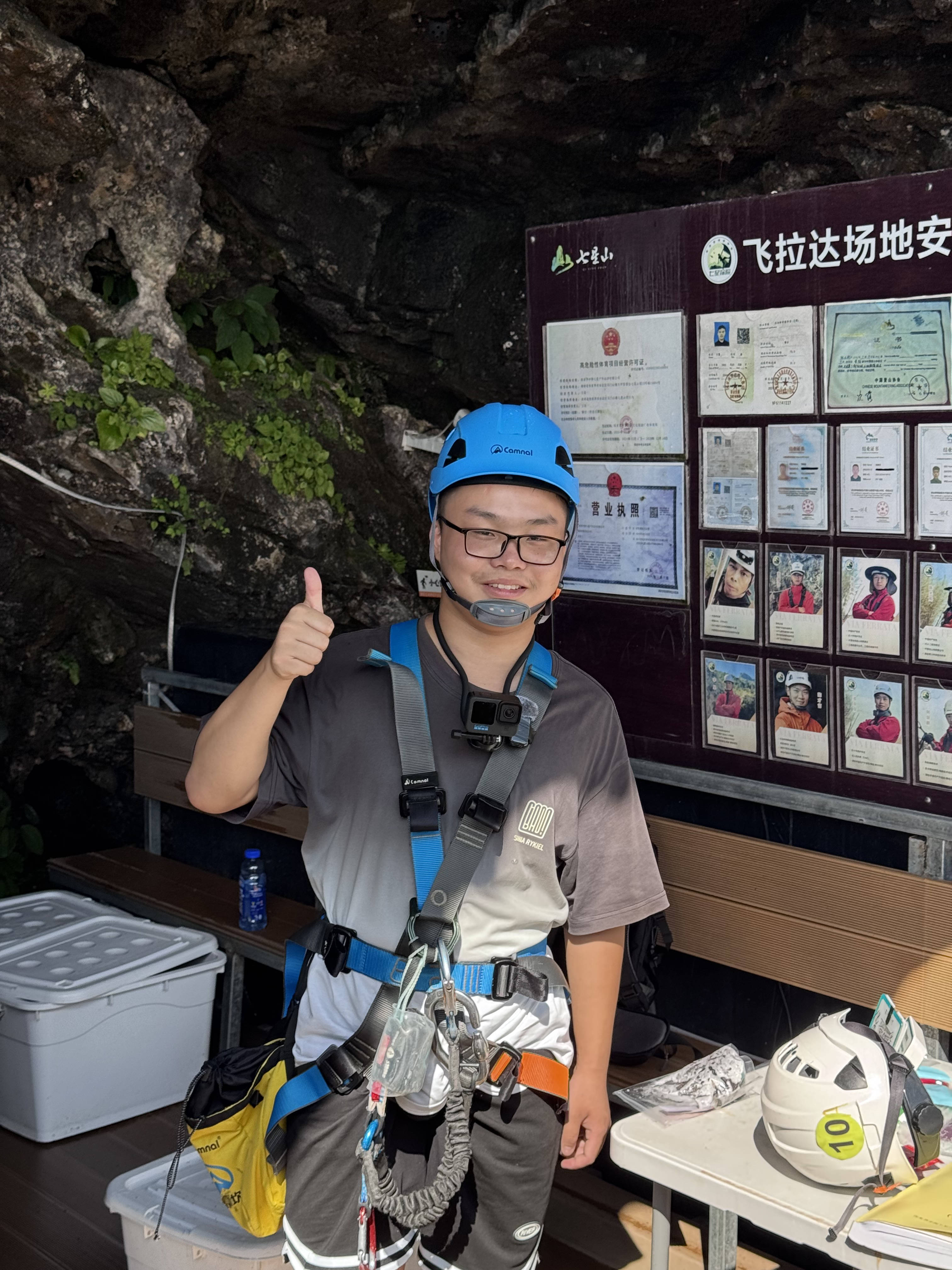 “爸爸妈妈，你们的梦我替你们圆了！”悬崖天梯上，湘乡少年呐喊心声告慰逝去父母
