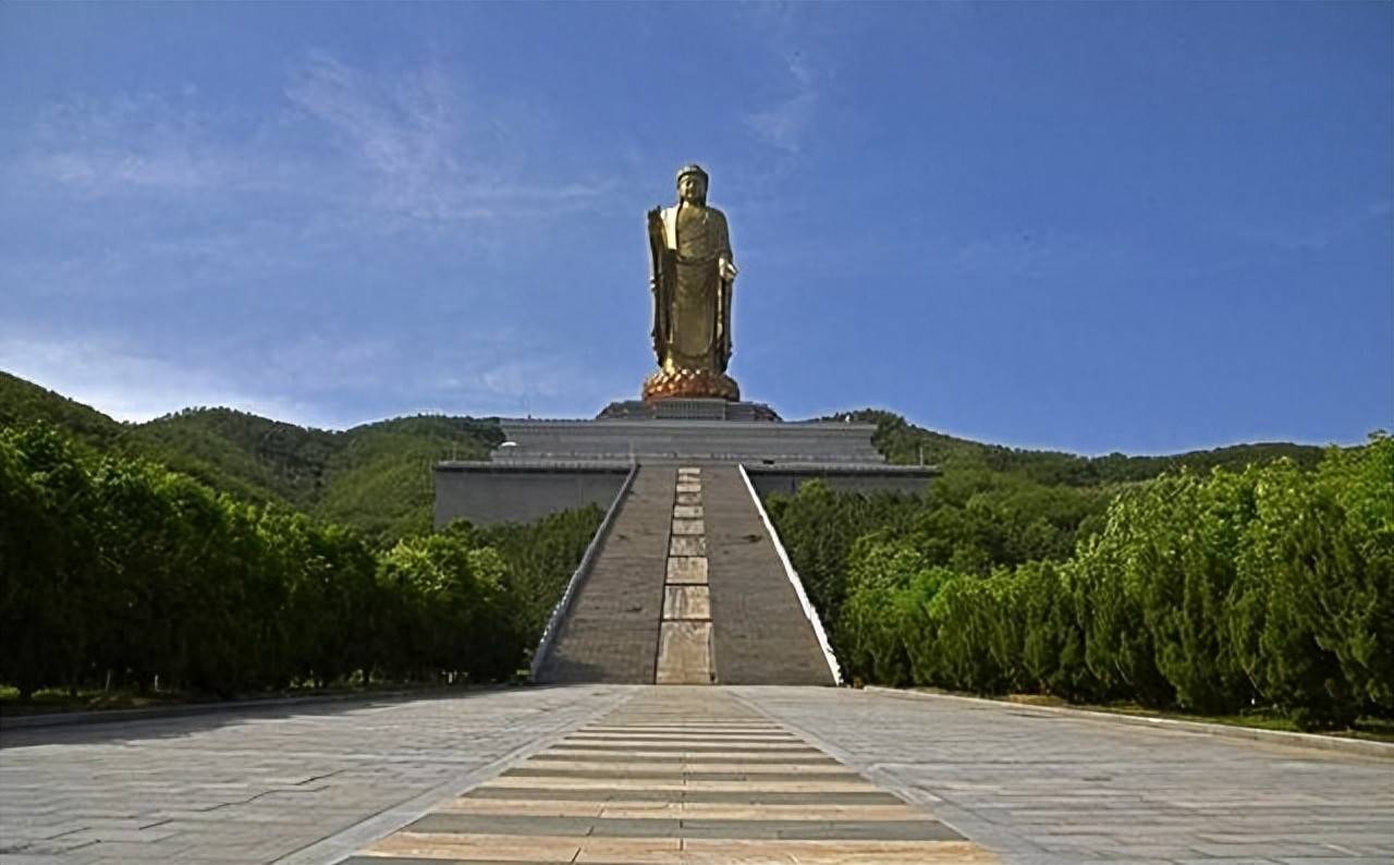 曾耗费12亿人民币修建完成的“世界最高佛”，如今水喝不起拜不起