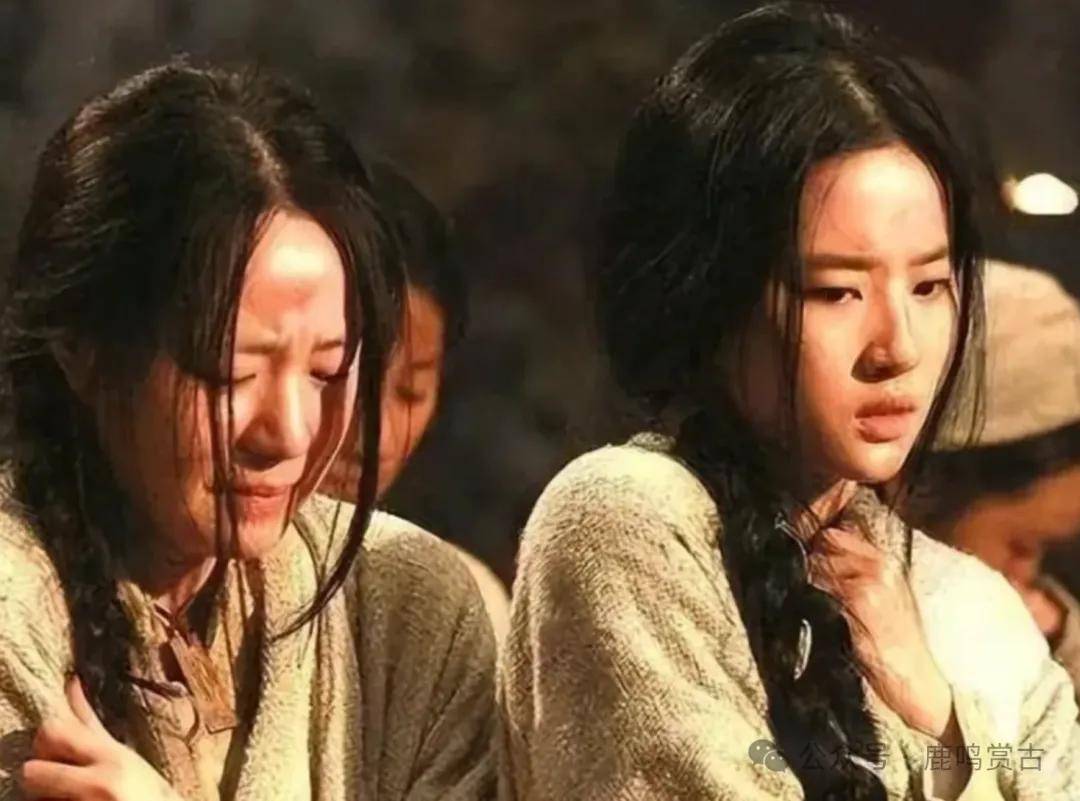 一幅“完美”的皇后画像，端庄华丽，为何让人不敢细看？