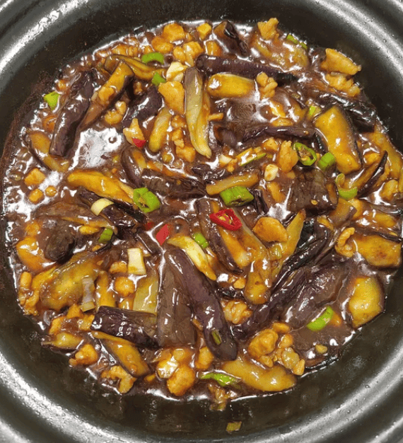 鲜嫩油焖茄子，酱香浓郁，简简单单超适合配米饭