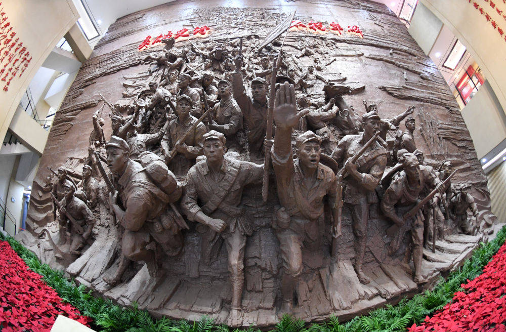 追光的你｜这幅油画前，总书记驻足凝视
