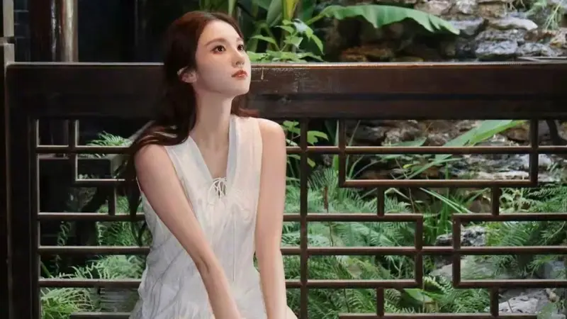 张慧雯白衣古院照清雅温婉如月光