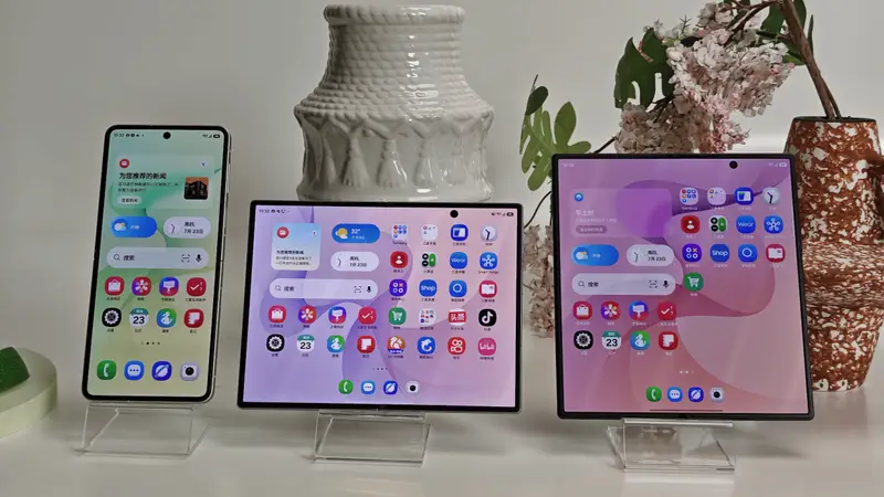三星首款阔折叠Galaxy Z Fold8上手：轻薄手感刷新安卓折叠屏标杆，强光下观影无负担